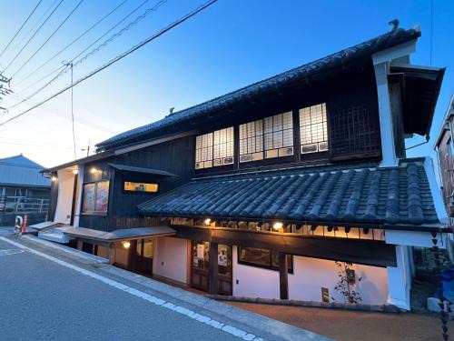 Yoshinogawa Haus | 坂東商店guest room藍染めと宿