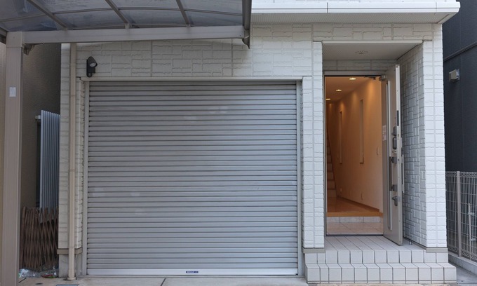 Shikitsuhigashi Villa | 大阪难波闹中取静的别墅