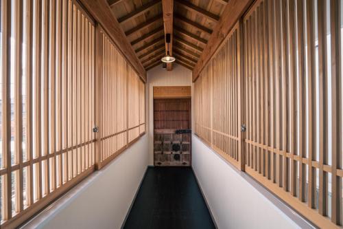 Nanao Haus | 宿と古道具 iyooo