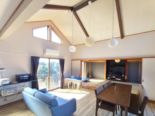 Izunokuni Haus | 富士山を背景に豊かな自然やバーベキューが魅力のコテージ Sakura