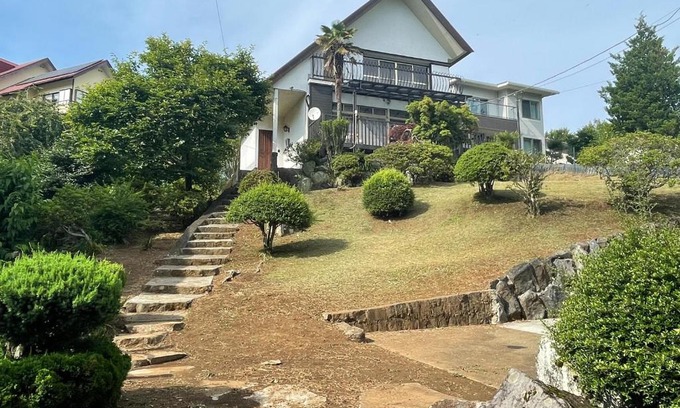 Izu Villa | ■屋根付BBQテラスのある貸別荘■1棟貸しなので安全安心■3台分の無料駐車場完備です