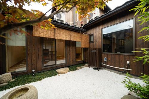 Fushimi Haus | 御屋 荷