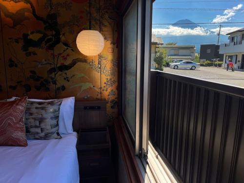 Fujikawaguchiko Villa | 折々祭ー河口湖駅徒歩六分富士山ビューとホームシアター庭付