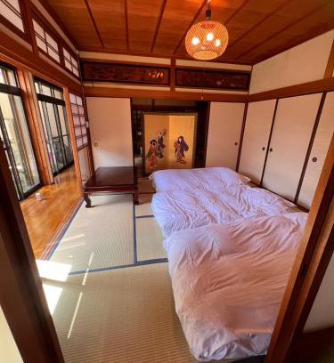 Izumisano Haus | 日式庭院古宅难波直达4房双浴室厕所厨房齐全团队首选可体验和服茶道空中瑜伽交通购物方便bbq可