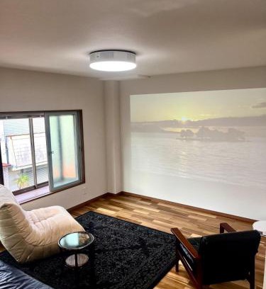 Toi Villa | 映画館みたいなお部屋で非日常体験 キッチン付きで家族も安心 1日1組限定貸切ステイ シンカイハウス