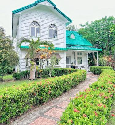 Zuozhen District Haus | 晨曦山莊 晨曦紅瓦厝國民旅遊卡特約商店Sunshino farmstead