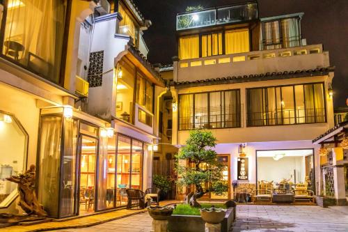 Xiufeng Haus | 桂林十方缘水晶民宿