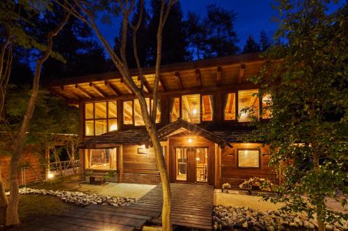Tsuru Haus | 森のぽつんとリゾート貸切Villa 最大10名 都心から90分 10人inプライベートサウナ 雨でもBBQ にぎわいOK 完全プライベート空間