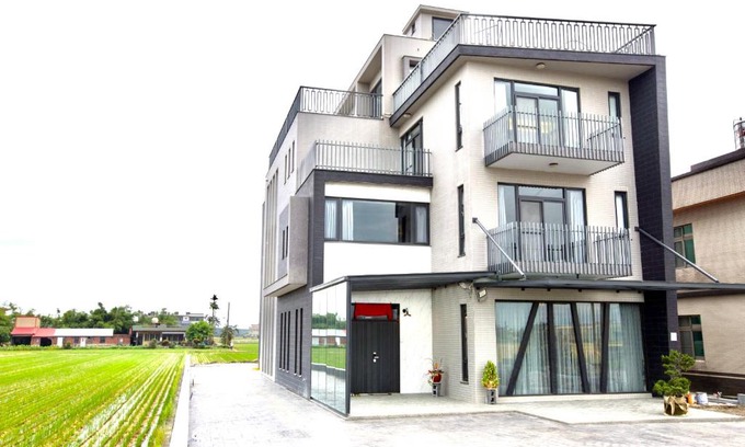 Zhuangwei Bed & Breakfast | 河沿悅舍ZW朋友同學聚會推薦l獎勵旅遊宜蘭包棟l家庭親子民宿l烤肉麻將浴缸戲水池