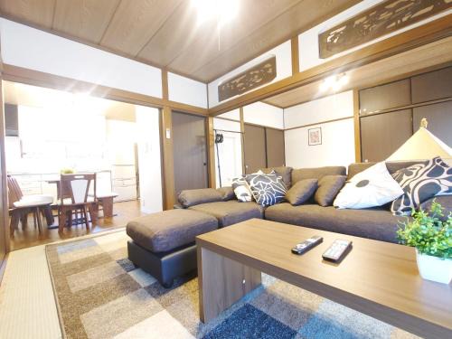 Inuyama Villa | 犬山城に近い大人数宿泊が可能で駐車場あり