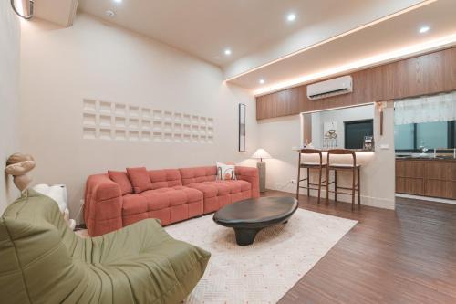 West Central District Bed & Breakfast | 苒得起床 - 台南包棟民宿