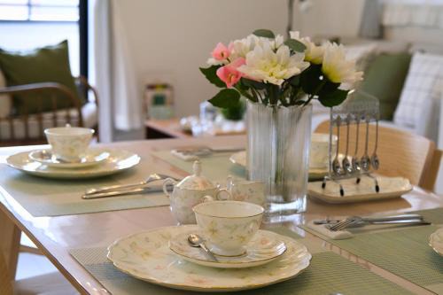 Koshigoe Villa | 鎌倉 江ノ島 新築貸切一戸建て全館浄水システム完備 海近く 江ノ島が見える 露天テラス 無料駐車2台付