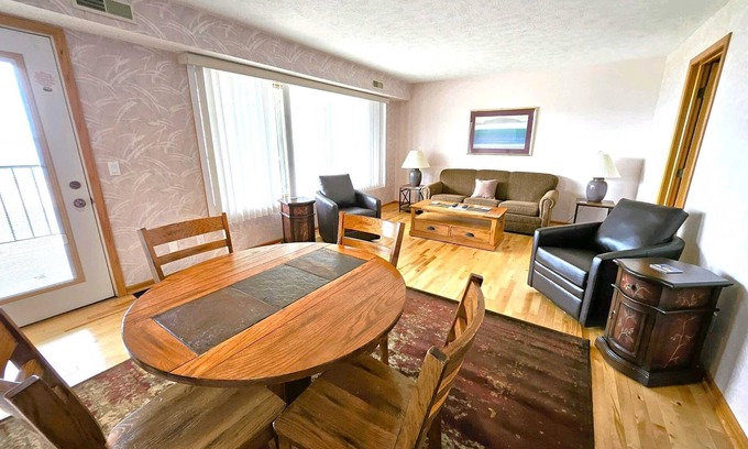 Traverse City Eigentumswohnung | ELK RAPIDS # 07 Grand Traverse Bay CONDO