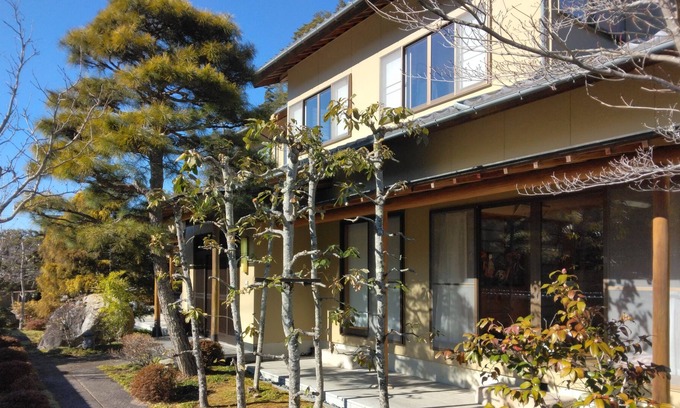 Iida Haus | 1組限定、9人位、家族グループ向き、南信州の田舎の原風景、BBQも楽しめる和風庭園付数寄屋造りのお部屋