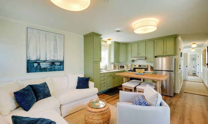 Pass Christian Hütte | < 1/2 Mi to Beach: Gem w/ Lanai in Pass Christian