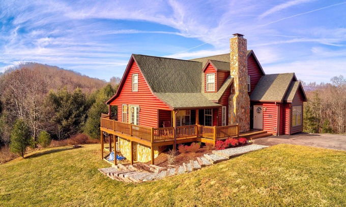 Piney Creek Kabine | 1/2 Mi to River: Spacious Blue Ridge Gem w/ Views!