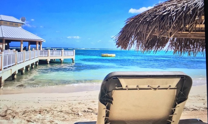 Colliers Bay Hotel | 1 Bd Suite - Poolside - Eigentum am weißen Sandstrand & kristallinem Wasser!