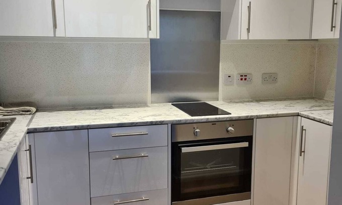 Yeovil Wohnung | 1 Bed Apartment close to the hospital and town centre with private parking