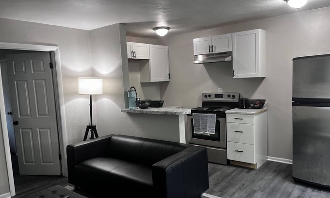 Cottage Line Wohnung | 1 Bed Apt across from the beach 2
