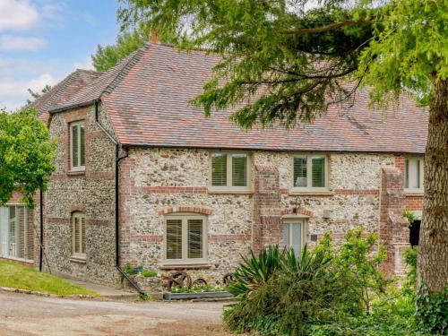 Holworth Haus | 1 Bed in Wool 88099