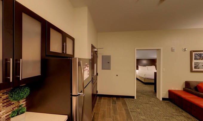 Bryant Pattengill East Eigentumswohnung | 1 Bedroom | 24 Hour Business Center + Indoor Pool