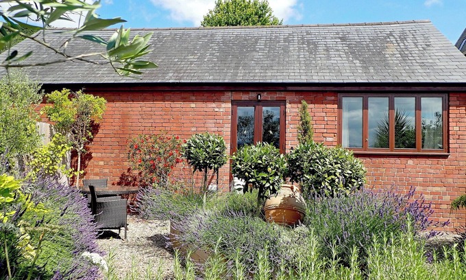 Westbrook Court Hütte | Set enjoying fabulous views over the stunning Herefordshire countryside with plenty to see and do.