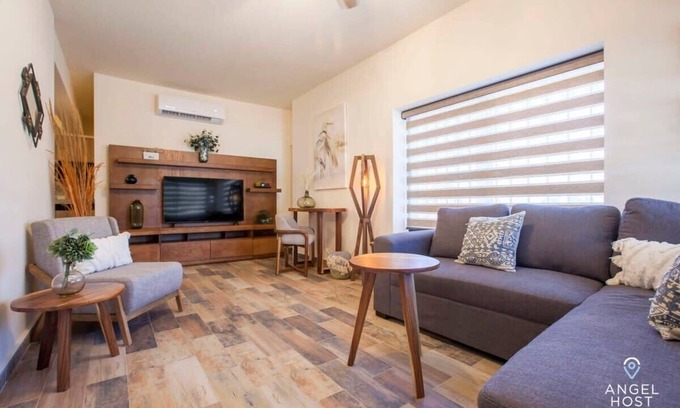 Esterito Haus | 1 Block to Malecón, Netflix, Beach Access