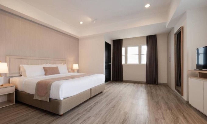 Nana Eigentumswohnung | 1 BR Ruamrudee/ service/ Monthly