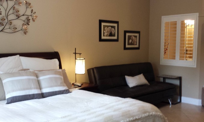 Port Saint Lucie Eigentumswohnung | 1 BR Schritte von Amazing POOL!