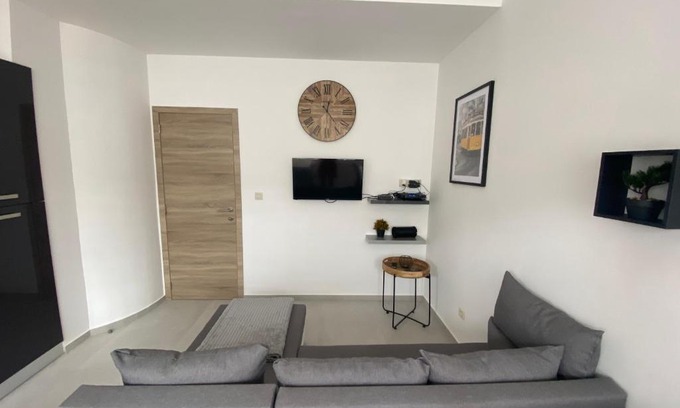 Belhez Wohnung | 1-C Bel appart calme climatisé parking gratuit privé sur demande