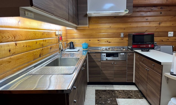 Shodoshima Hütte | 1 couple per day Balcony with a view of the Seto Inland Sea, private space with friends and family, private time! (3 Western-style rooms and 1 Japanese-style room) Pets are allowed.