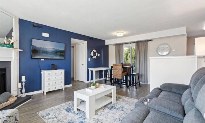 Northeast Virginia Beach Wohnung | 1 mi from beach | 2 min from trails | Wifi | Desk