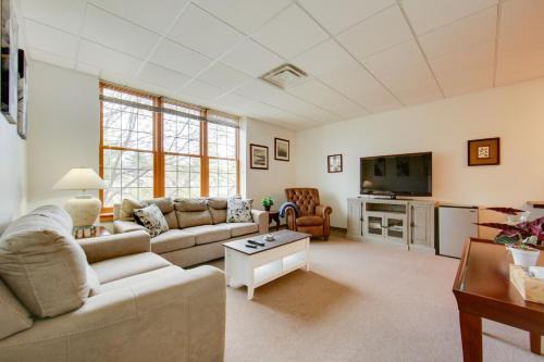 New Kensington Wohnung | 1 Mi to Allegheny River Cozy Apt with Shared Patio!