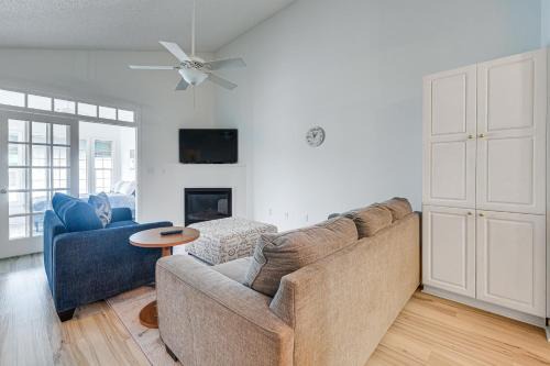 Vaught Wohnung | 1 Mi to Beach Myrtle Beach Condo with Pool Access