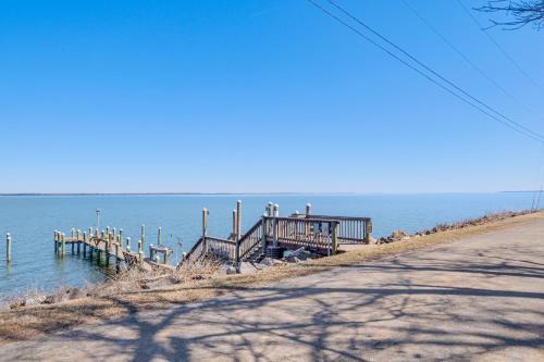 Issue Haus | 1 Mi to Colonial Beach Boardwalk Home with Fire Pit