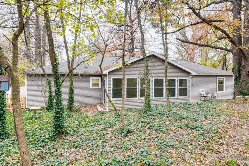 Newburgh Haus | 1 Mi to Dtwn Newburgh Quiet Home with Yard!