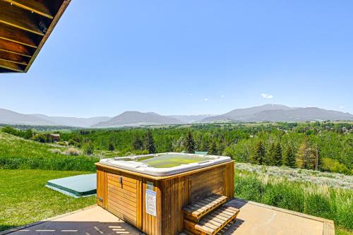 Red Lodge Haus | 1 Mi to Dtwn Red Lodge Mtn-View Cabin Getaway