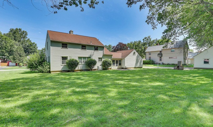 Salem Wohnung | 1 Mi to Dtwn Salem: Apt w/ Shared Yard!
