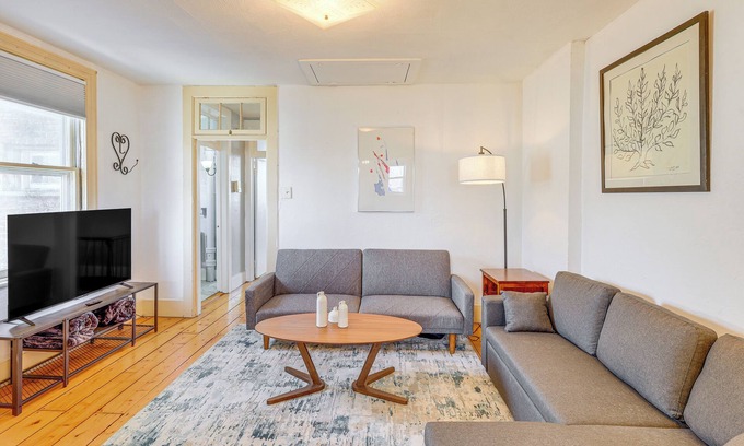Stockade Historic District Wohnung | 1 Mi to Dtwn: Schenectady Apt in Stockade District