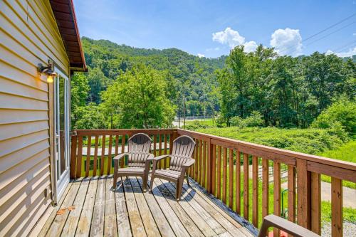 Matewan Wohnung | 1 Mi to Hatfield-McCoy Trails Apt in Matewan