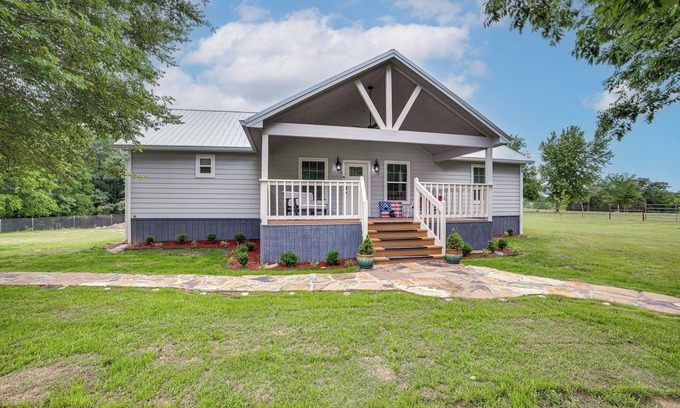 Yantis Hütte | < 1 Mi to Lake Fork: ‘Appy Haven’ in Yantis
