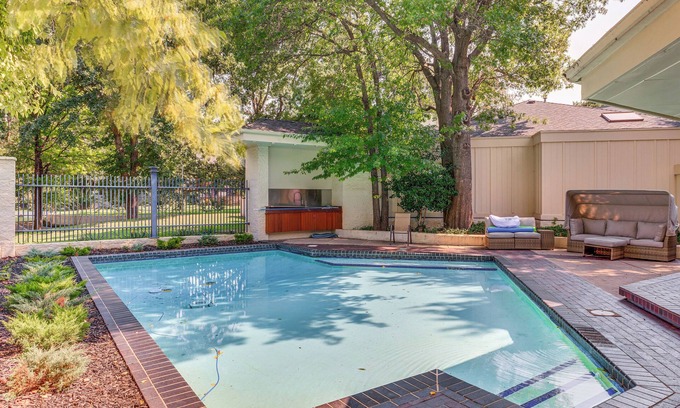 Norman Haus | 1 Mi to OU! Group Getaway w/Game Room, Pool