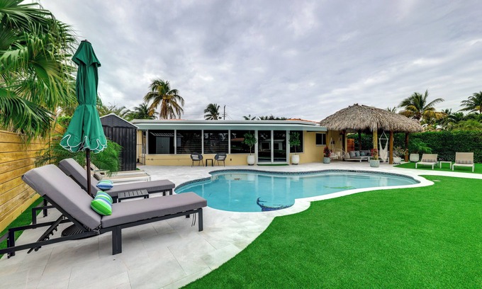 Garden Isles Haus | 1 Mi to Pompano Beach: Vacation Rental w/ Pool!