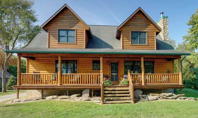 Port Austin Kabine | 1 Mi to Public Beach: Port Austin Cabin w/ Hot Tub