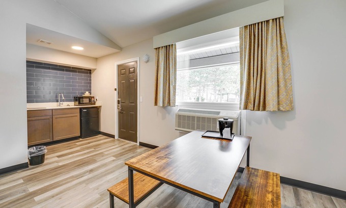 Port Huron Wohnung | 1 Mi to Riverfront: Sleek Port Huron Studio