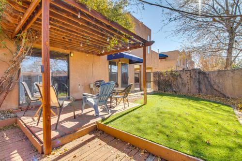 Northeast Heights Haus | 1 Mi to UNM Convenient Albuquerque Townhome!