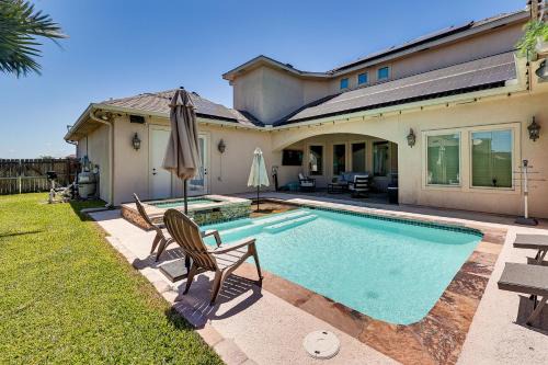 Edinburg Haus | 1 Mi to Vackar Stadium Roomy Retreat with Pool