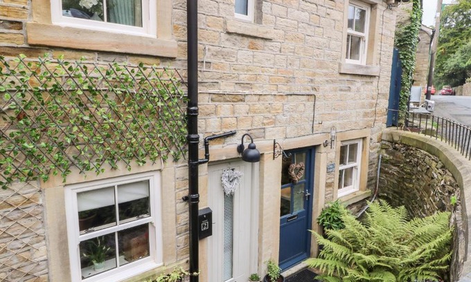 Holmfirth Haus | 1 Oakleys