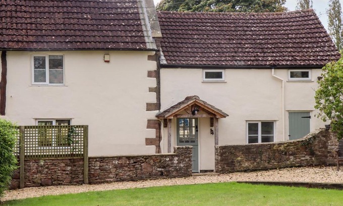 Bromsash Haus | 1 White House Cottages