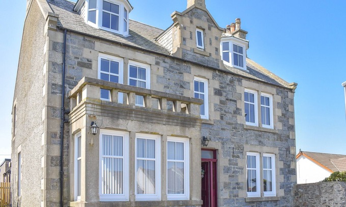 Cullen Hütte | 10 bedroom accommodation in Cullen, near Buckie